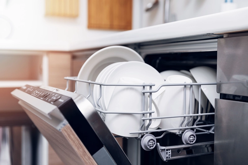 3 Best Dishwasher Brands In 2024 [Bosch, Hotpoint & More]